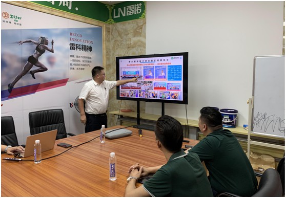三只兔總裁韓軍一行蒞臨雷諾瓷磚膠參觀考察，初步達(dá)成合作意向