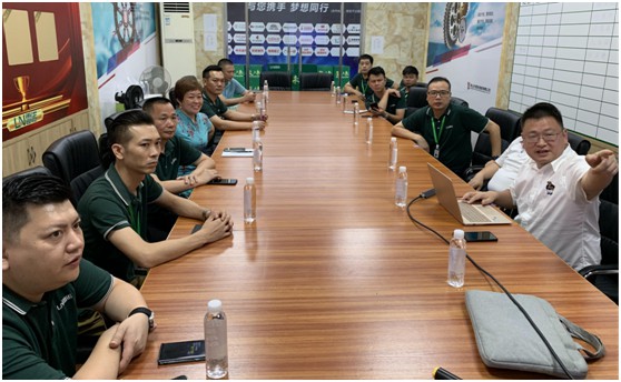 三只兔總裁韓軍一行蒞臨雷諾瓷磚膠參觀考察，初步達(dá)成合作意向