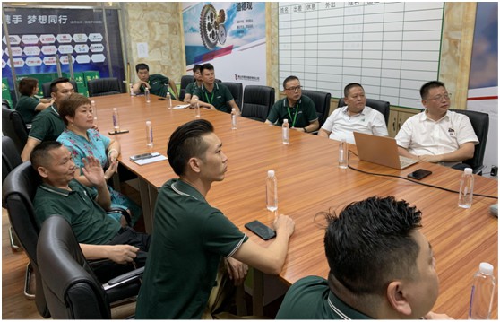 三只兔總裁韓軍一行蒞臨雷諾瓷磚膠參觀考察，初步達(dá)成合作意向