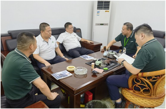 三只兔總裁韓軍一行蒞臨雷諾瓷磚膠參觀考察，初步達(dá)成合作意向
